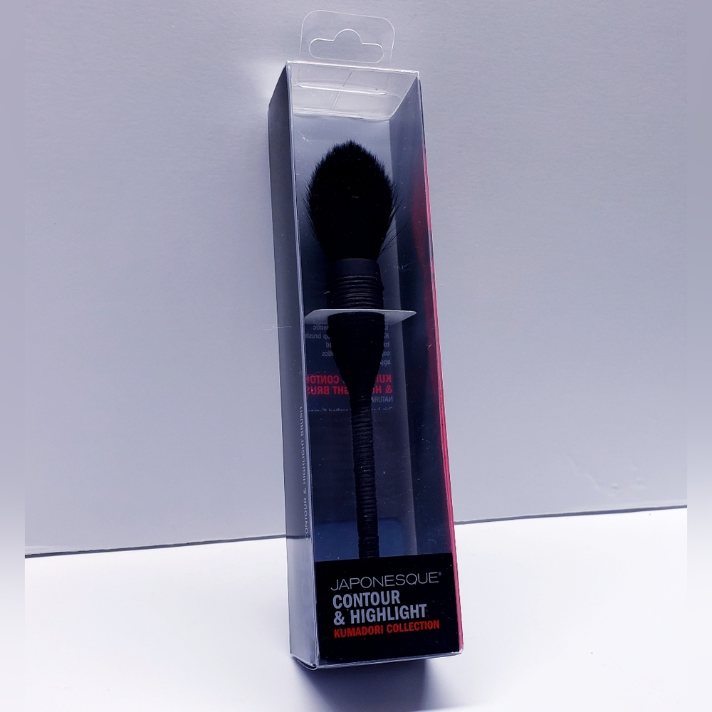 KUMADORI CONTOUR/HIGHLIGHT BRUSH